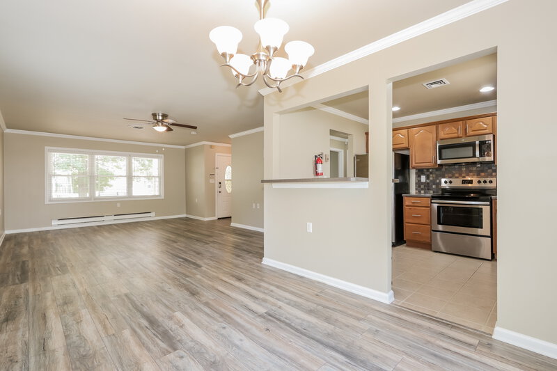 0/Mo, 80 Kingston Way Southampton, NJ 08088 Dining Room View 2