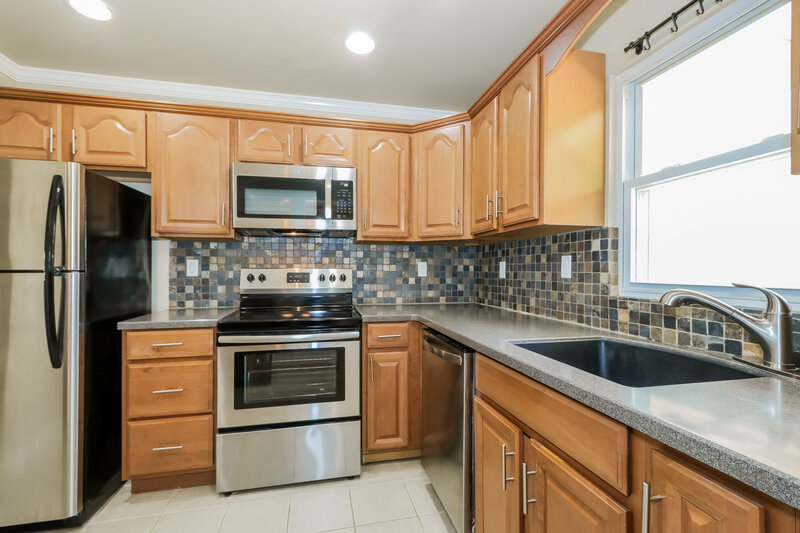0/Mo, 80 Kingston Way Southampton, NJ 08088 Kitchen View