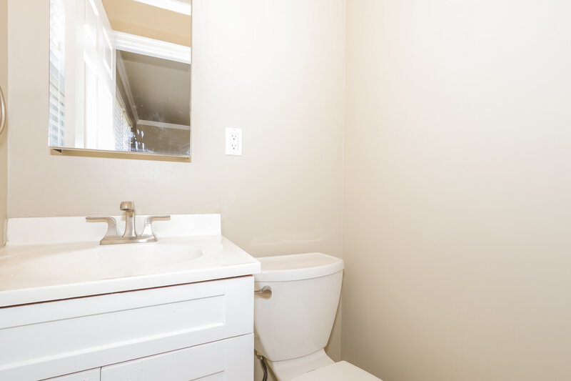 0/Mo, 80 Kingston Way Southampton, NJ 08088 Main Bathroom View