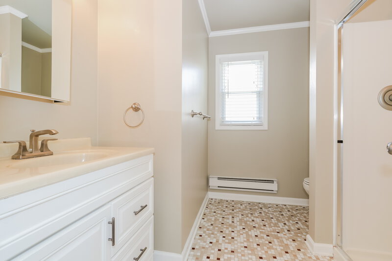 0/Mo, 80 Kingston Way Southampton, NJ 08088 Bathroom View