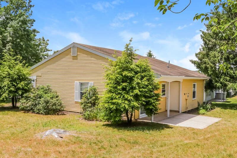 0/Mo, 80 Kingston Way Southampton, NJ 08088 Rear View