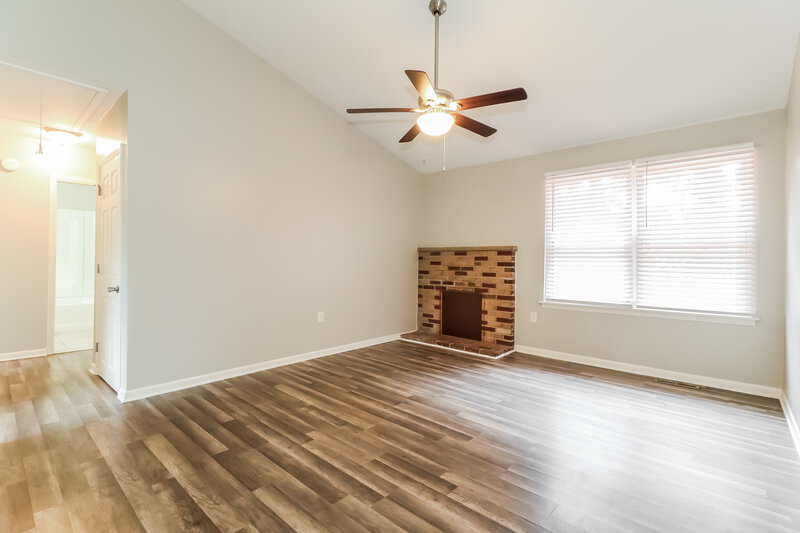 0/Mo, 244 Mantua Blvd Mantua, NJ 08051 Living Room View 3