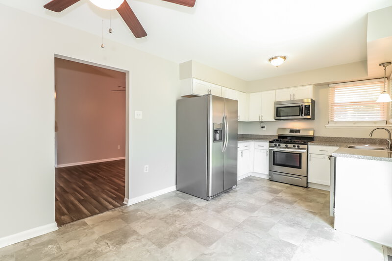 0/Mo, 244 Mantua Blvd Mantua, NJ 08051 Dining Room View 2