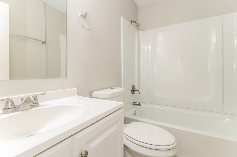 0/Mo, 244 Mantua Blvd Mantua, NJ 08051 Main Bathroom View