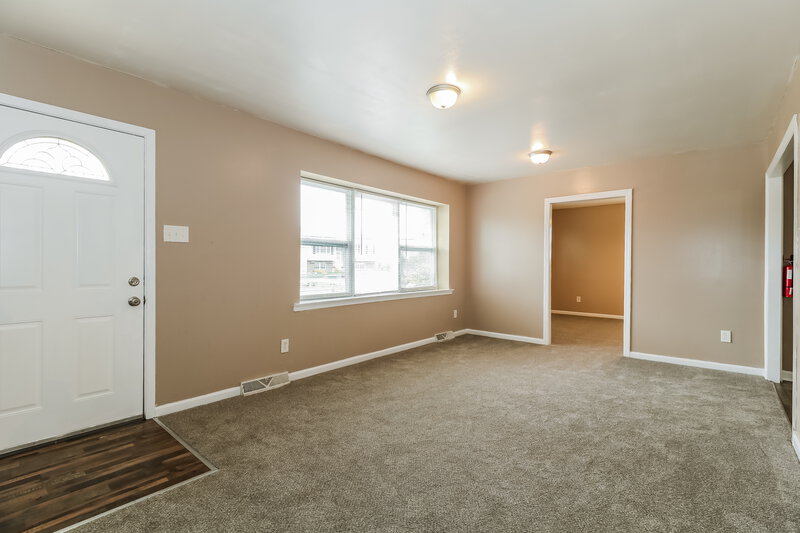 0/Mo, 250 Donna Dr Egg Harbor City, NJ 08215 Living Room View