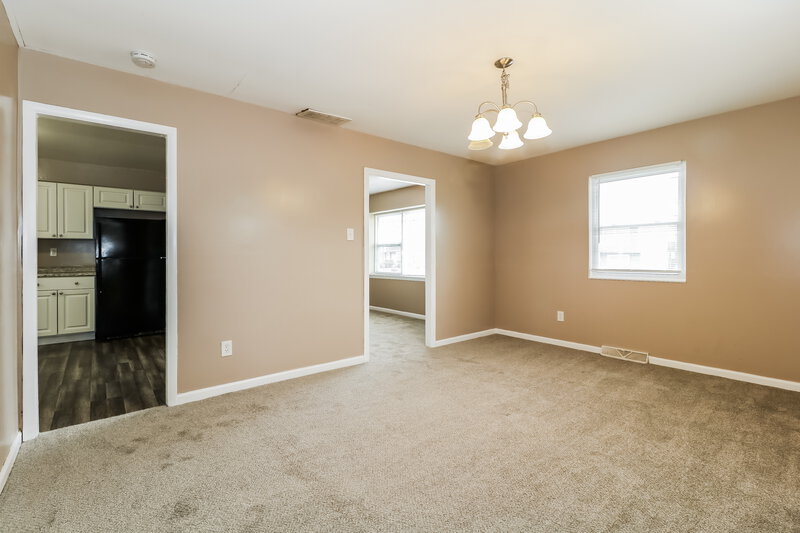 0/Mo, 250 Donna Dr Egg Harbor City, NJ 08215 Dining Room View