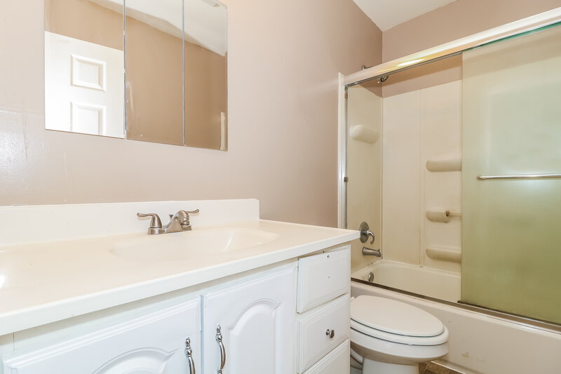 0/Mo, 250 Donna Dr Egg Harbor City, NJ 08215 Bathroom View 2