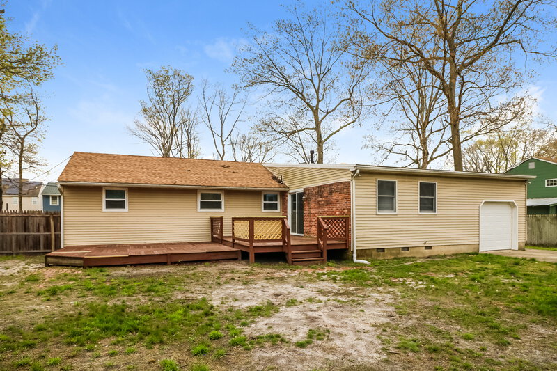 0/Mo, 250 Donna Dr Egg Harbor City, NJ 08215 Rear View