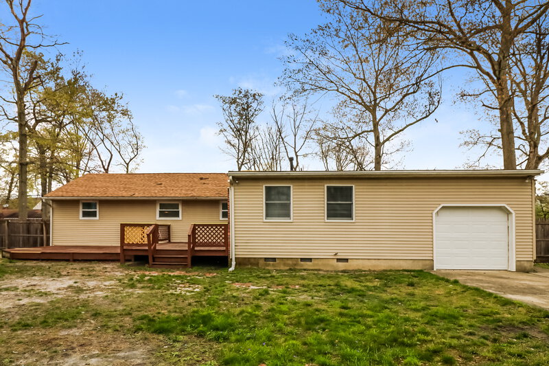 0/Mo, 250 Donna Dr Egg Harbor City, NJ 08215 Rear View 2
