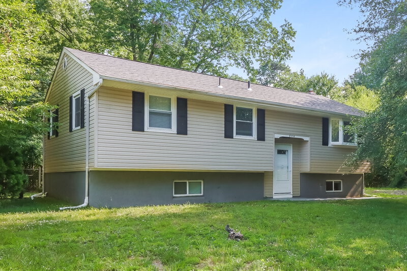 0/Mo, 804 Pine Ave Clayton, NJ 08312 Front View