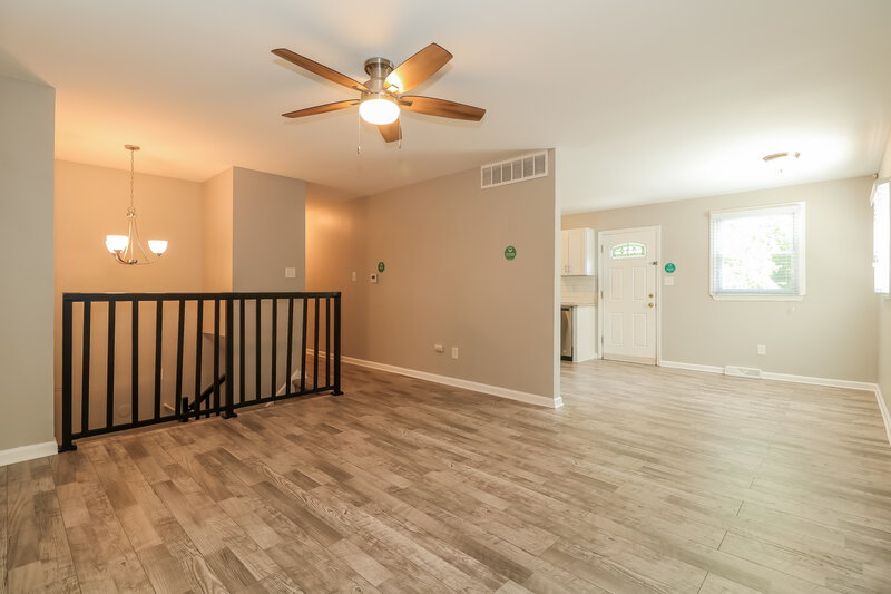 0/Mo, 804 Pine Ave Clayton, NJ 08312 Living Room View