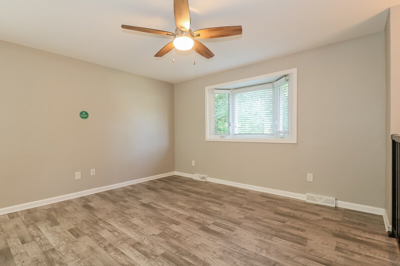 0/Mo, 804 Pine Ave Clayton, NJ 08312 Living Room View 3