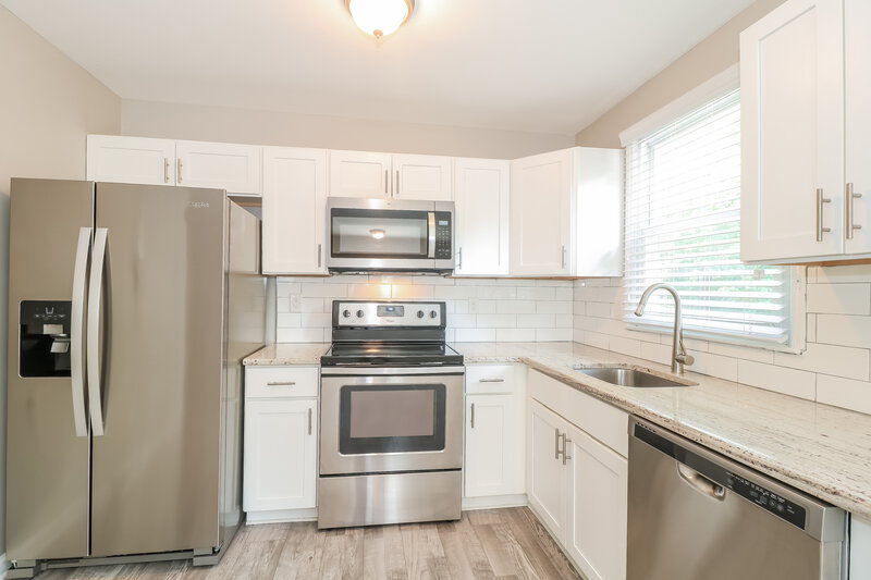 0/Mo, 804 Pine Ave Clayton, NJ 08312 Kitchen View