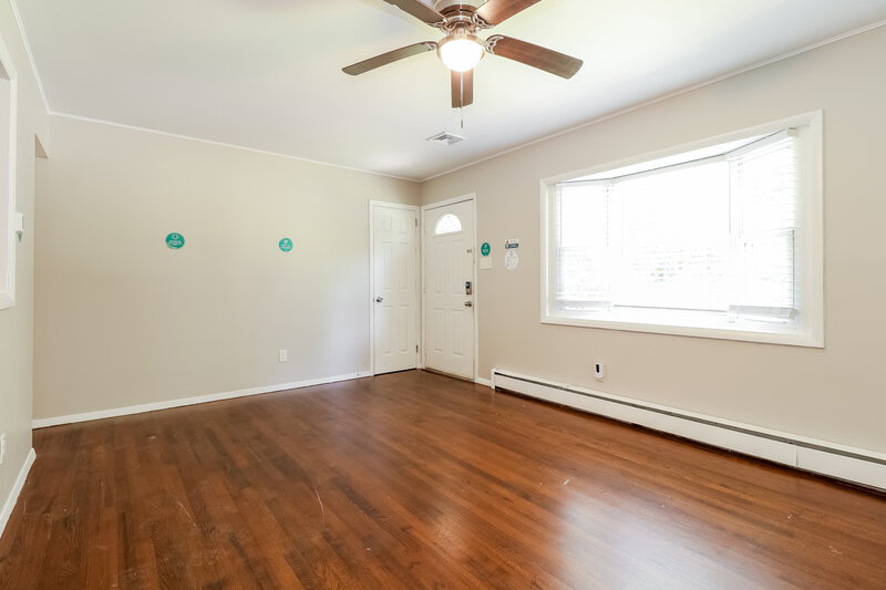 2,350/Mo, 12 LAWRENCE AVE Bayville, NJ 08721 Living Room View 3