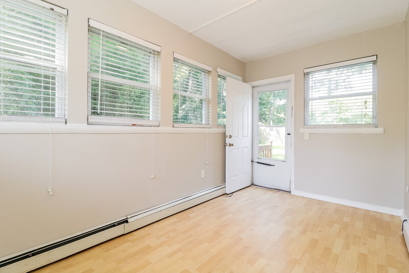 2,350/Mo, 12 LAWRENCE AVE Bayville, NJ 08721 Sun Room View