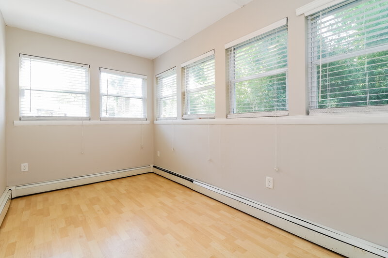 2,350/Mo, 12 LAWRENCE AVE Bayville, NJ 08721 Sun Room View 2