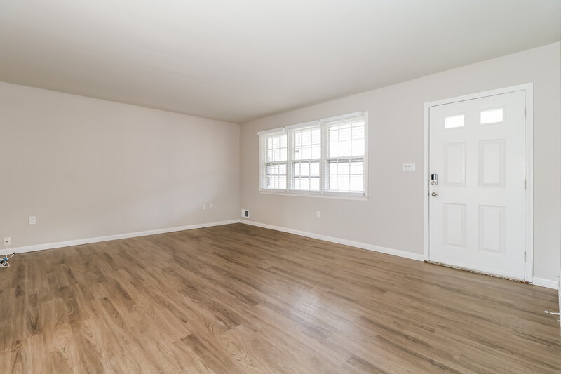 0/Mo, 48 Morton Ave Monroe Township, NJ 08831 Living Room View 2