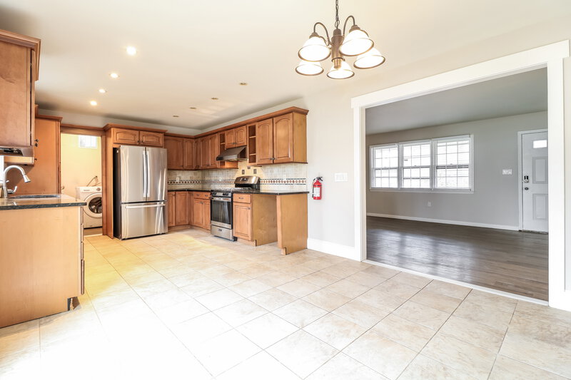 0/Mo, 48 Morton Ave Monroe Township, NJ 08831 Dining Room View