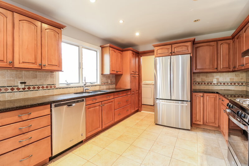 0/Mo, 48 Morton Ave Monroe Township, NJ 08831 Kitchen View 2