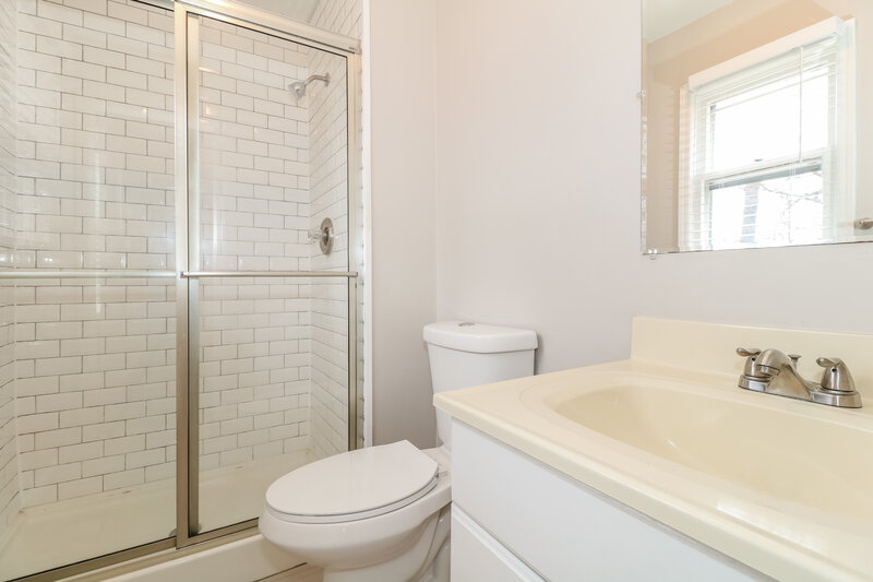 0/Mo, 48 Morton Ave Monroe Township, NJ 08831 Main Bathroom View