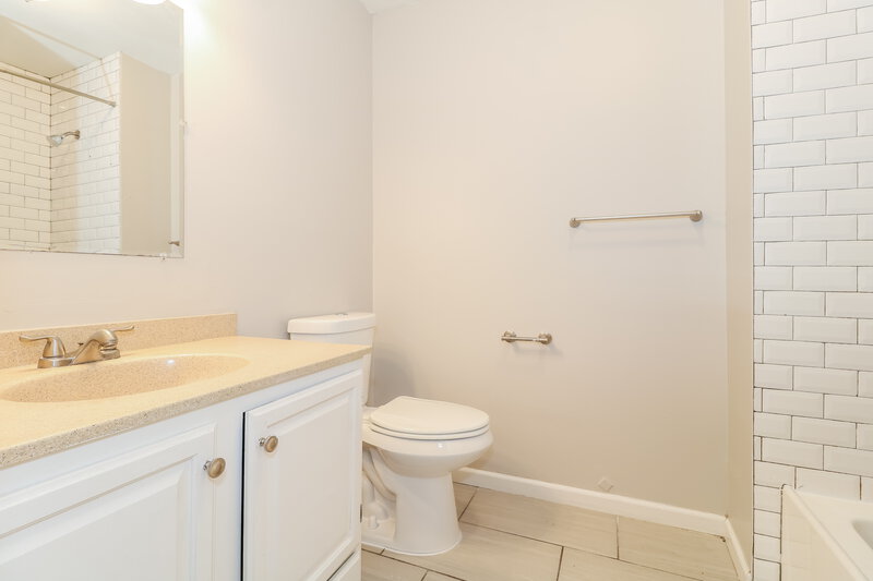 0/Mo, 48 Morton Ave Monroe Township, NJ 08831 Bathroom View