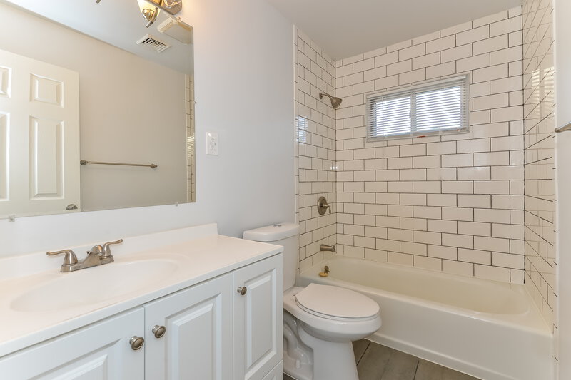 0/Mo, 202 Robin Rd Browns Mills, NJ 08015 Bathroom View