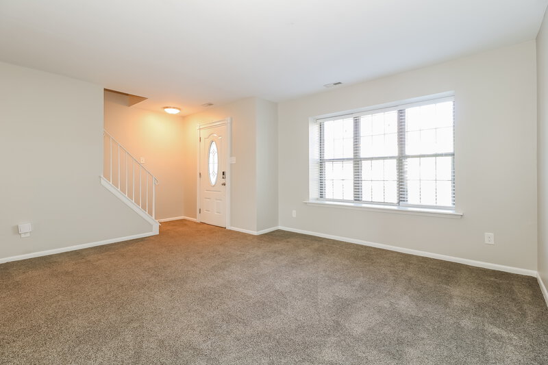 0/Mo, 22 Tallowood Ct Mantua, NJ 08051 Living Room View