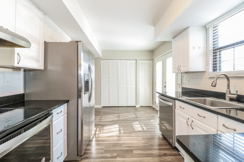 0/Mo, 22 Tallowood Ct Mantua, NJ 08051 Kitchen View 2