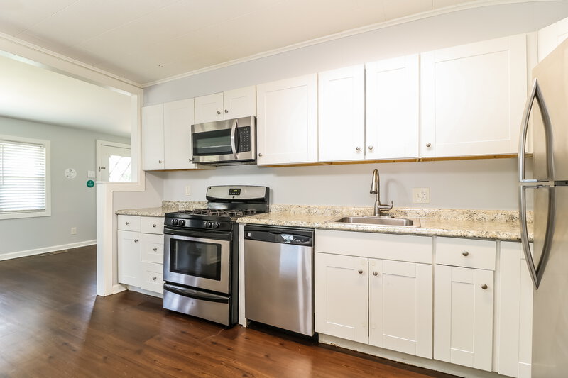 0/Mo, 315 COLLINS LN Maple Shade, NJ 08052 Kitchen View