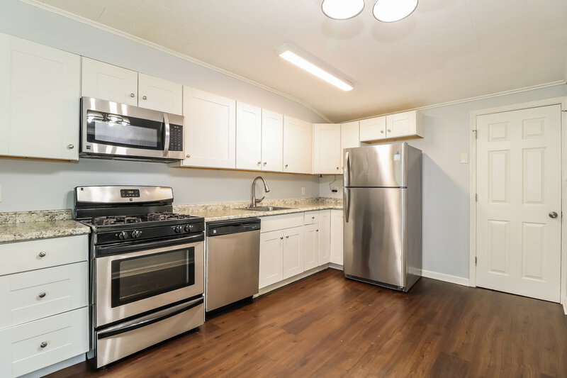 0/Mo, 315 COLLINS LN Maple Shade, NJ 08052 Kitchen View 2