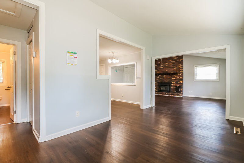 0/Mo, 315 COLLINS LN Maple Shade, NJ 08052 Sitting Room View 2