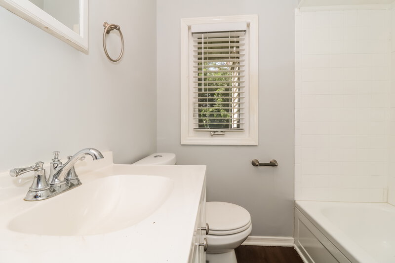 0/Mo, 315 COLLINS LN Maple Shade, NJ 08052 Bathroom View