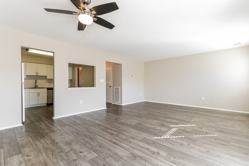 2,825/Mo, 28 KENNEBEC CT Bordentown, NJ 08505 Living Room View