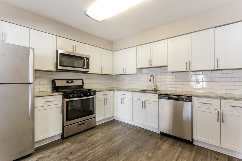 2,825/Mo, 28 KENNEBEC CT Bordentown, NJ 08505 Kitchen View