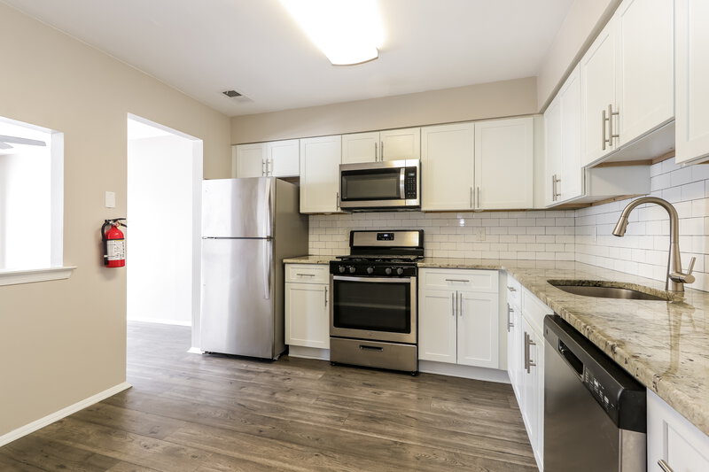 2,825/Mo, 28 KENNEBEC CT Bordentown, NJ 08505 Kitchen View 2