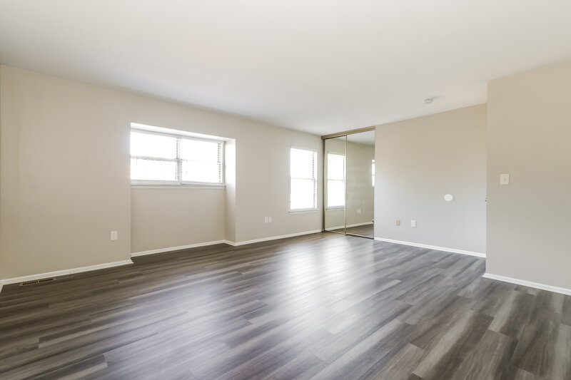 2,825/Mo, 28 KENNEBEC CT Bordentown, NJ 08505 Main Bedroom View 2