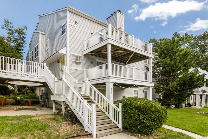 0/Mo, 4915 Winterbury Dr Mays Landing, NJ 08330 Front View