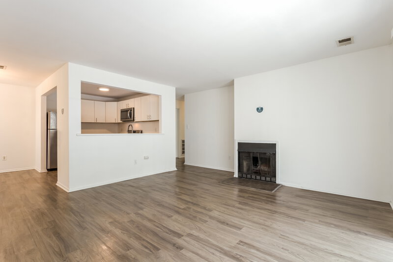 0/Mo, 4915 Winterbury Dr Mays Landing, NJ 08330 Living Room View