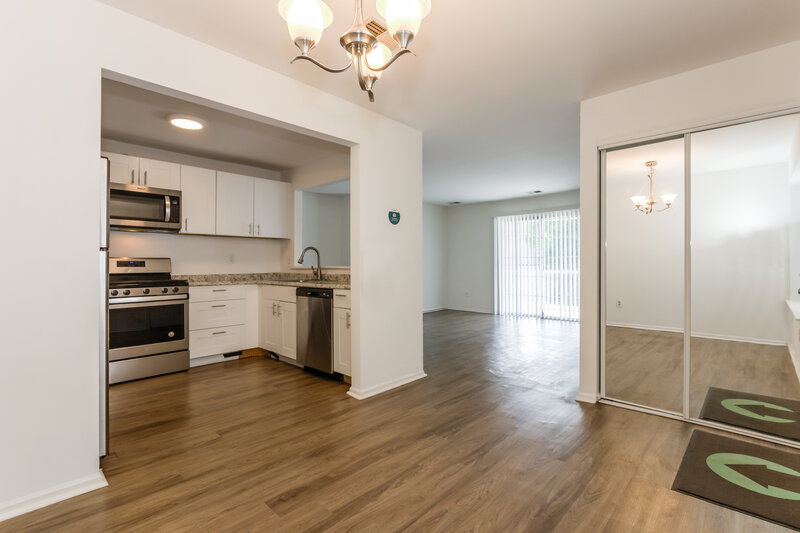 0/Mo, 4915 Winterbury Dr Mays Landing, NJ 08330 Dining Room View