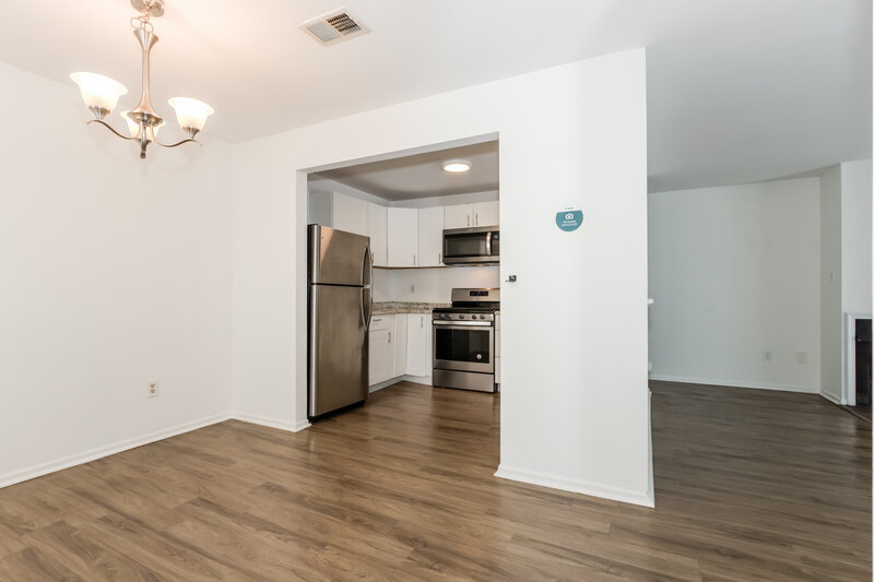 0/Mo, 4915 Winterbury Dr Mays Landing, NJ 08330 Dining Room View 2