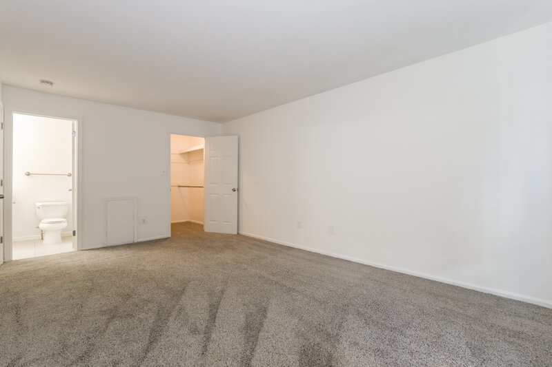 0/Mo, 4915 Winterbury Dr Mays Landing, NJ 08330 Main Bedroom View