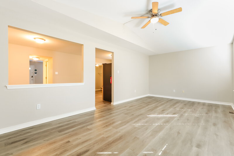 2,695/Mo, 305 WEST WASHINGTON AVENUE Pleasantville, NJ 08232 Family Room View 2