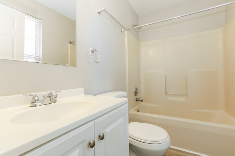 2,695/Mo, 305 WEST WASHINGTON AVENUE Pleasantville, NJ 08232 Main Bathroom View