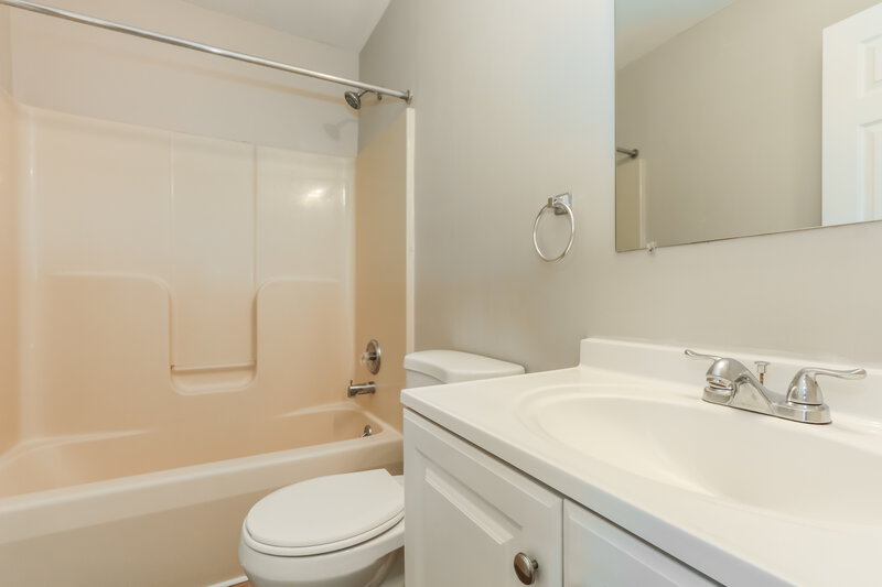 2,695/Mo, 305 WEST WASHINGTON AVENUE Pleasantville, NJ 08232 Bathroom View