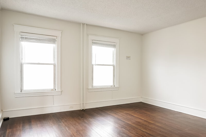 0/Mo, 9 W Crescent Blvd Collingswood, NJ 08108 Living Room View