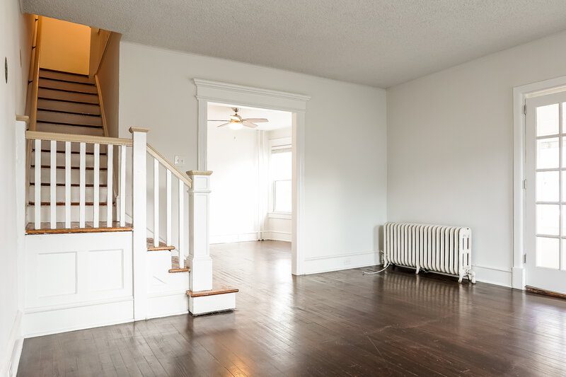 0/Mo, 9 W Crescent Blvd Collingswood, NJ 08108 Living Room View 2