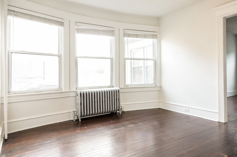 0/Mo, 9 W Crescent Blvd Collingswood, NJ 08108 Dining Room View 2