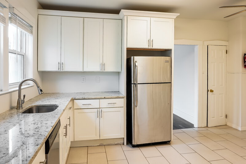 0/Mo, 9 W Crescent Blvd Collingswood, NJ 08108 Kitchen View 2