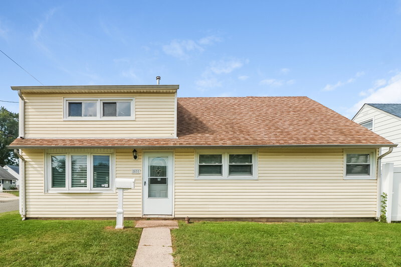 0/Mo, 83 Marion St Carteret, NJ 07008 External View