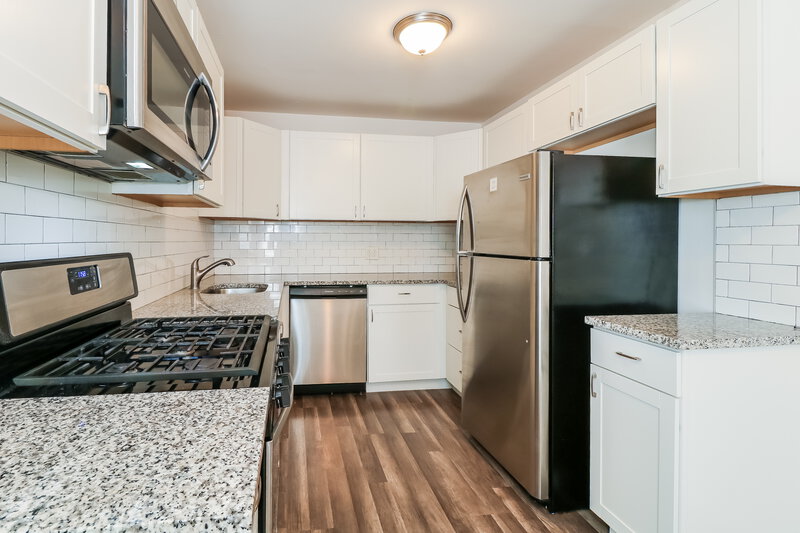 0/Mo, 83 Marion St Carteret, NJ 07008 Kitchen View